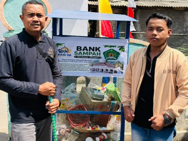 Sosialisasi Pemanfaatan Bank Sampah Untuk Peningkatan Ekonomi Warga Oleh Mahasiswa KKN DR 6 di Desa Keleng