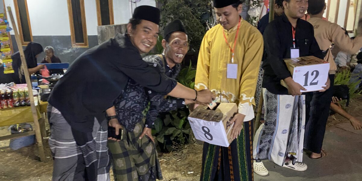 Sinergi KKN DR 6 UNUGHA Cilacap dalam Pengajian Maulid Nabi & HUT RI Bersama Ustadzah Hj. Mumpuni Handayayekti di Desa Keleng