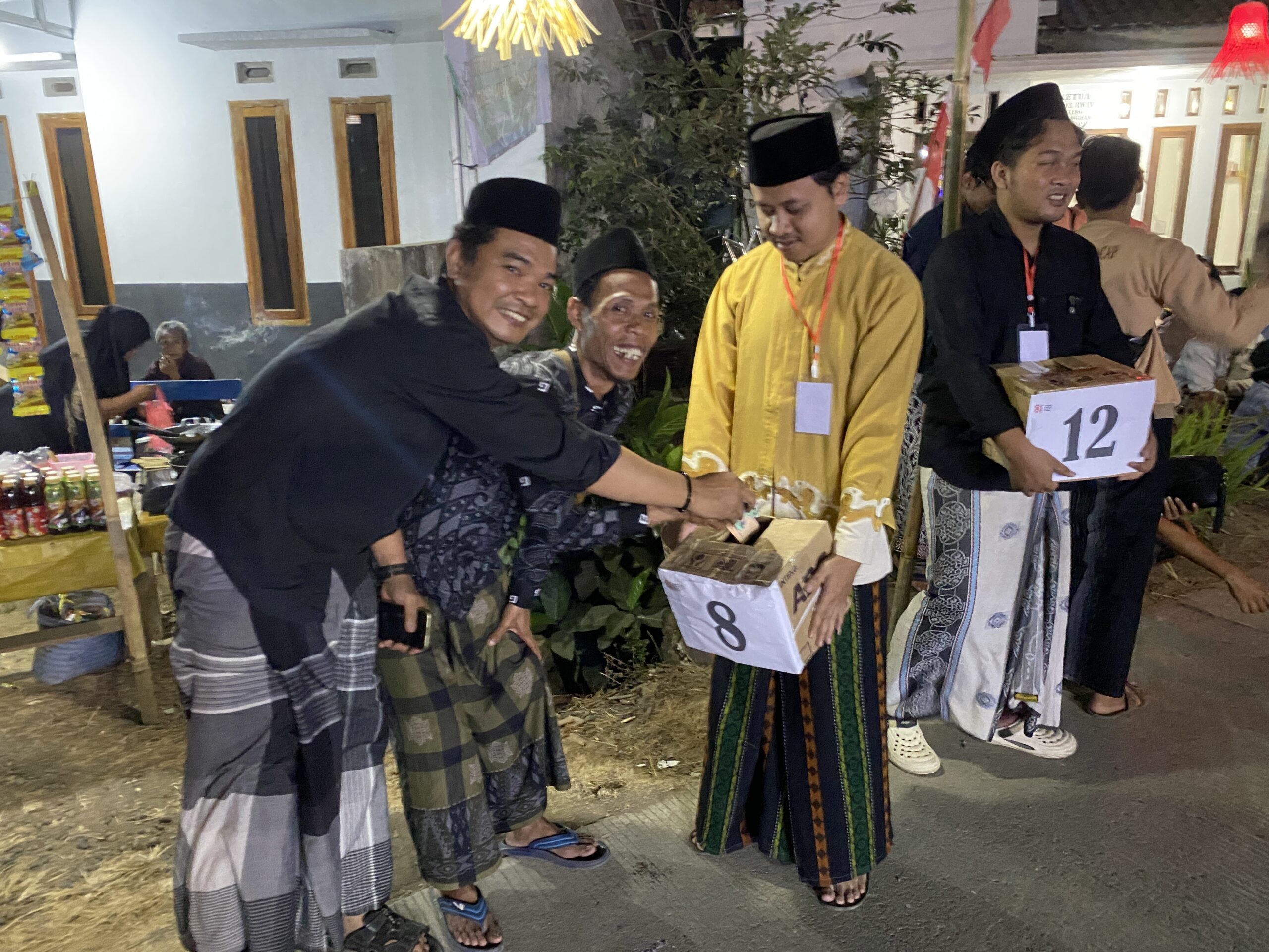 Sinergi KKN DR 6 UNUGHA Cilacap dalam Pengajian Maulid Nabi & HUT RI Bersama Ustadzah Hj. Mumpuni Handayayekti di Desa Keleng