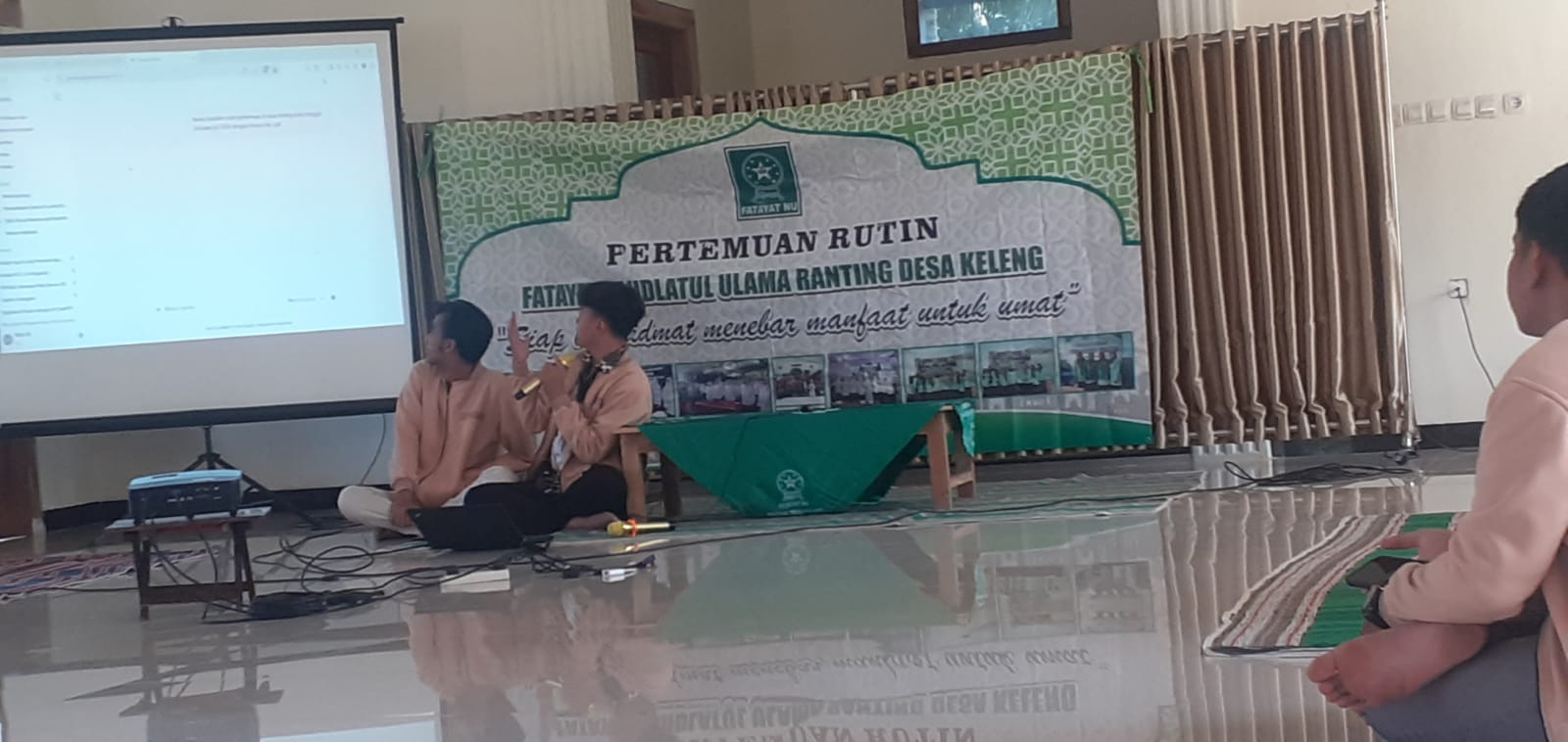 Kelompok 6 KKN DR Gelar Pelatihan Gemini AI di Desa Keleng